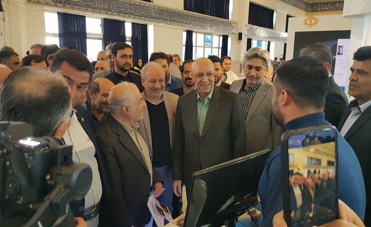 بازدید وزیر علوم از غرفه دانشگاه تربیت مدرس و پارک علم و فناوری مدرس در نمایشگاه دستاوردهای پژوهش، فناوری و فن بازار 