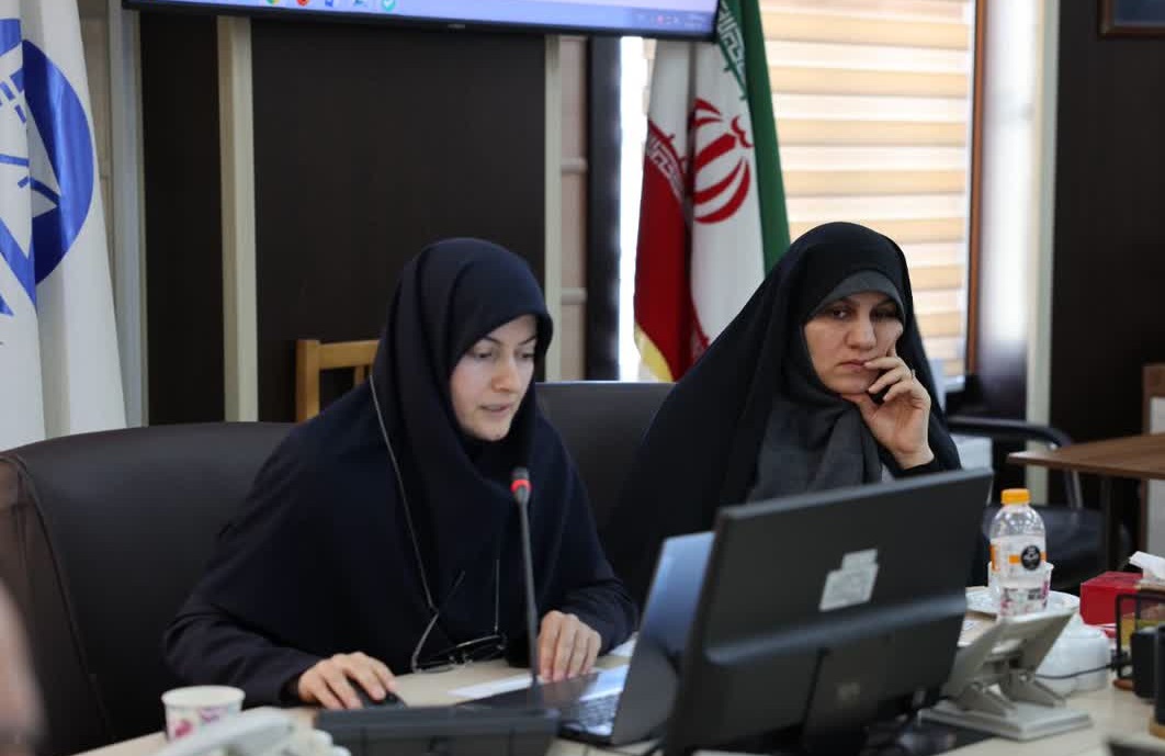 در نشست تخصصی «ایجاد و توسعه سامانه رصد و پیش بینی اقلام خوراکی اساسی»، دکتر پرستو محمدی، رییس پژوهشکده اقتصاد دانشگاه تربیت مدرس، بر ضرورت گذار از روش‌های سنتی نظارت بر بازار به سمت «دیده‌بانی مبتنی بر شواهد» تأکید و راه‌اندازی یک پلتفرم هوش رقابتی را به مرکز ملی رقابت پیشنهاد کرد.