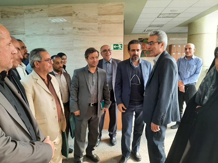  بازدید هیأت یمنی از کتابخانه مرکزی دانشگاه