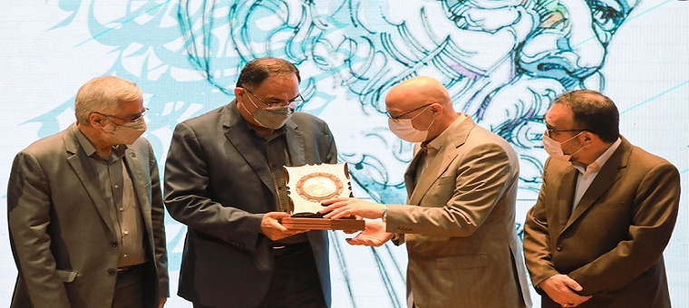 اعطای نشان فردوسی به استاد دانشکده علوم انسانی و یکی از دانش آموختگان دانشگاه