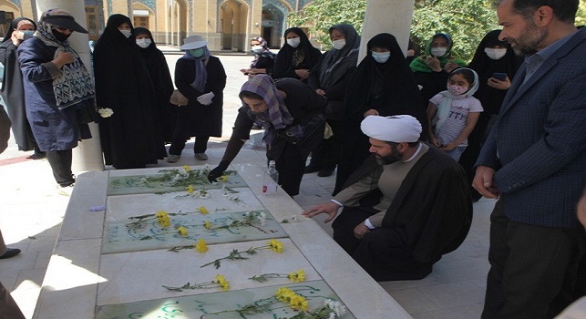 مراسم غبار روبی، گل افشانی و شستشوی مزار شهدای دانشگاه برگزار شد